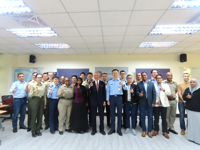 1131127-Dr. Chong-Pin Lin visited the GIIS-6
